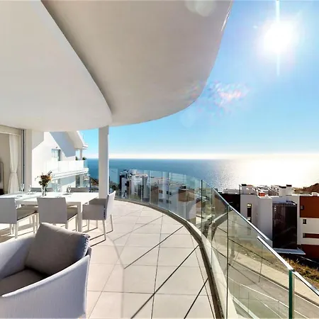 Panoramica Views Superb Luxury דירה *